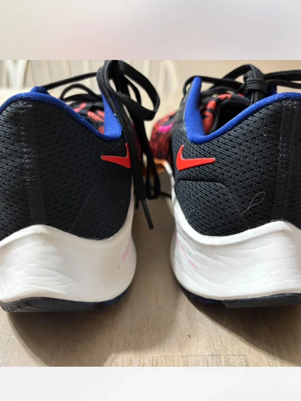 Nike Air Zoom Running Shoes – Red/Black Pattern – EU 40 / US 9